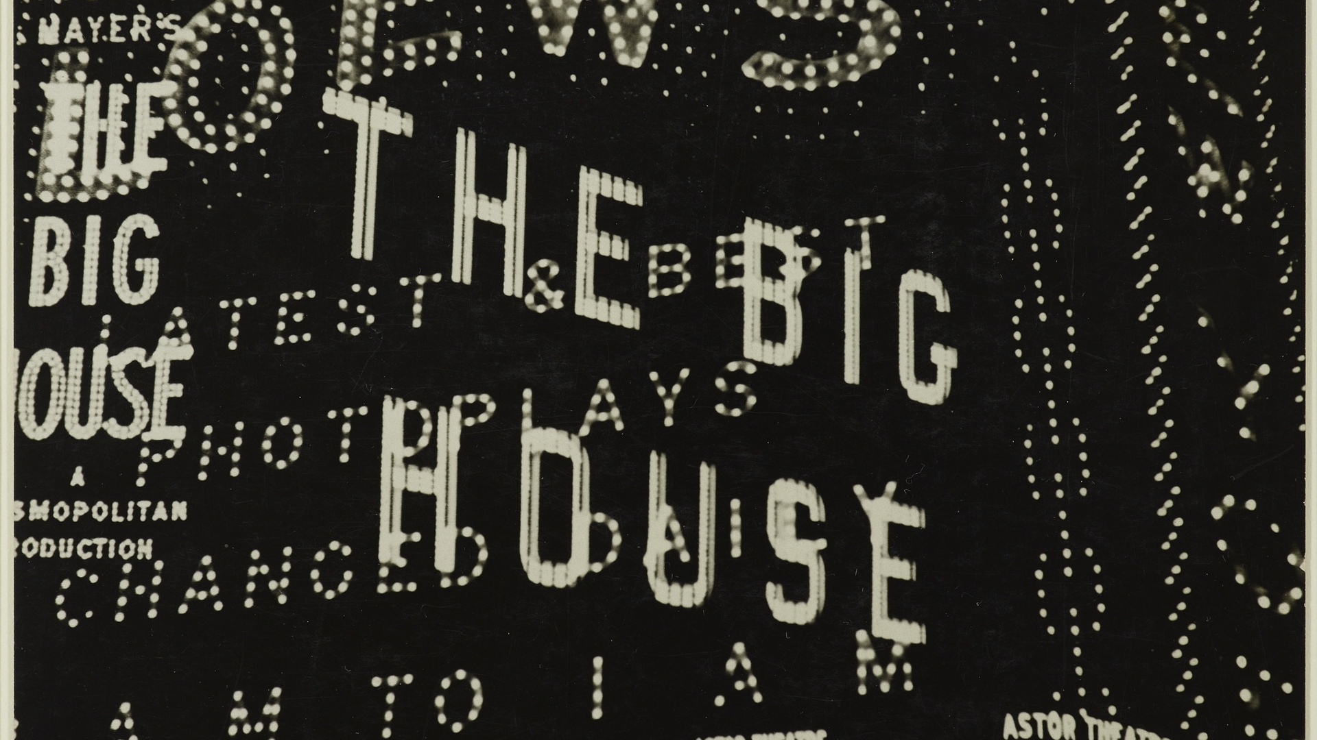 Carteles de neón antiguos de Broadway en una fotografía expuesta en el KBr