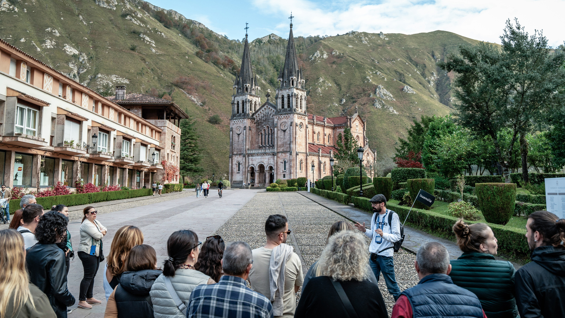 Excursión a Lagos de Covadonga, Cangas de Onís y Lastres desde Oviedo con buendía
