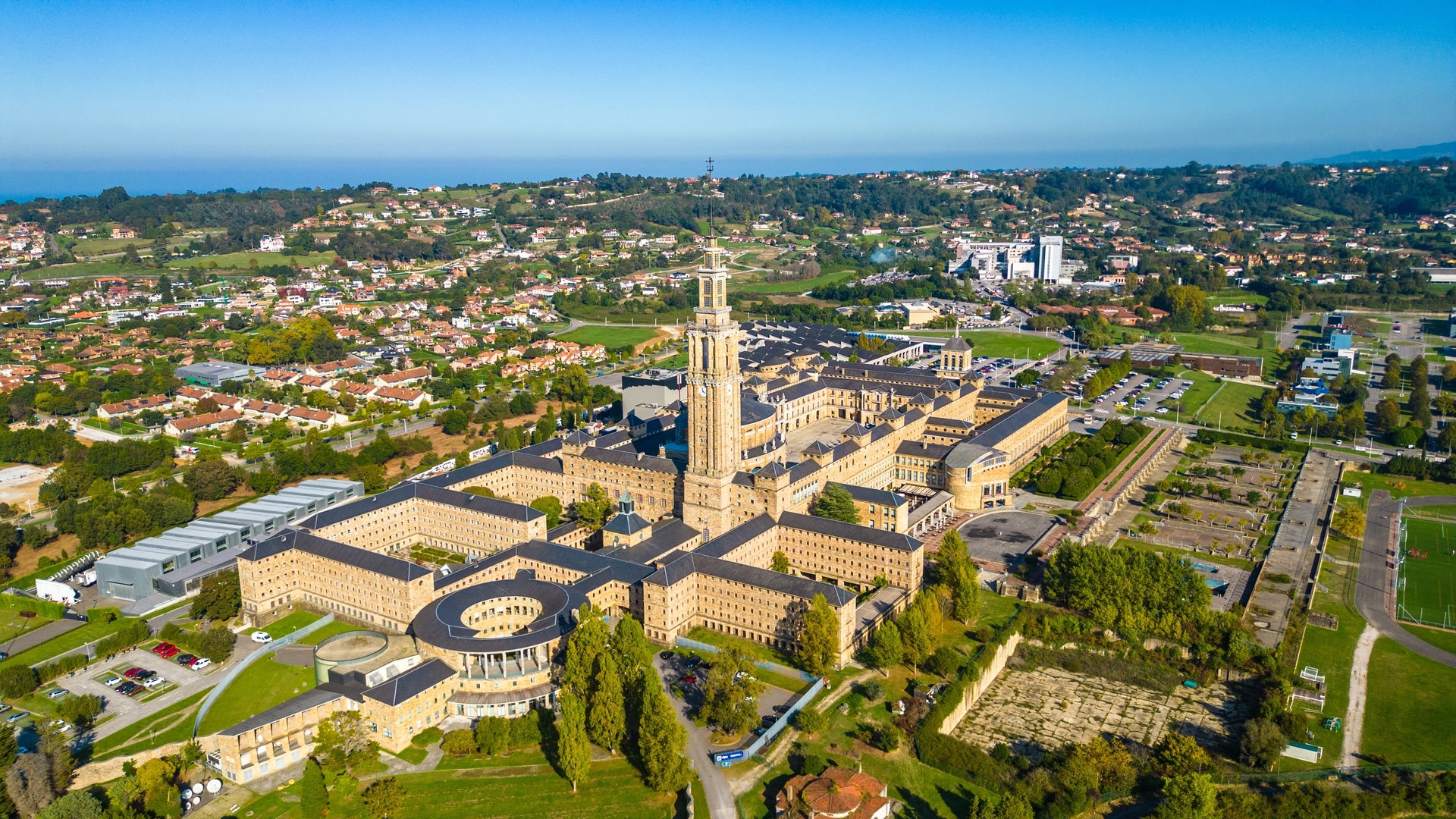 Vista aérea de la Universidad Laboral de Gijón