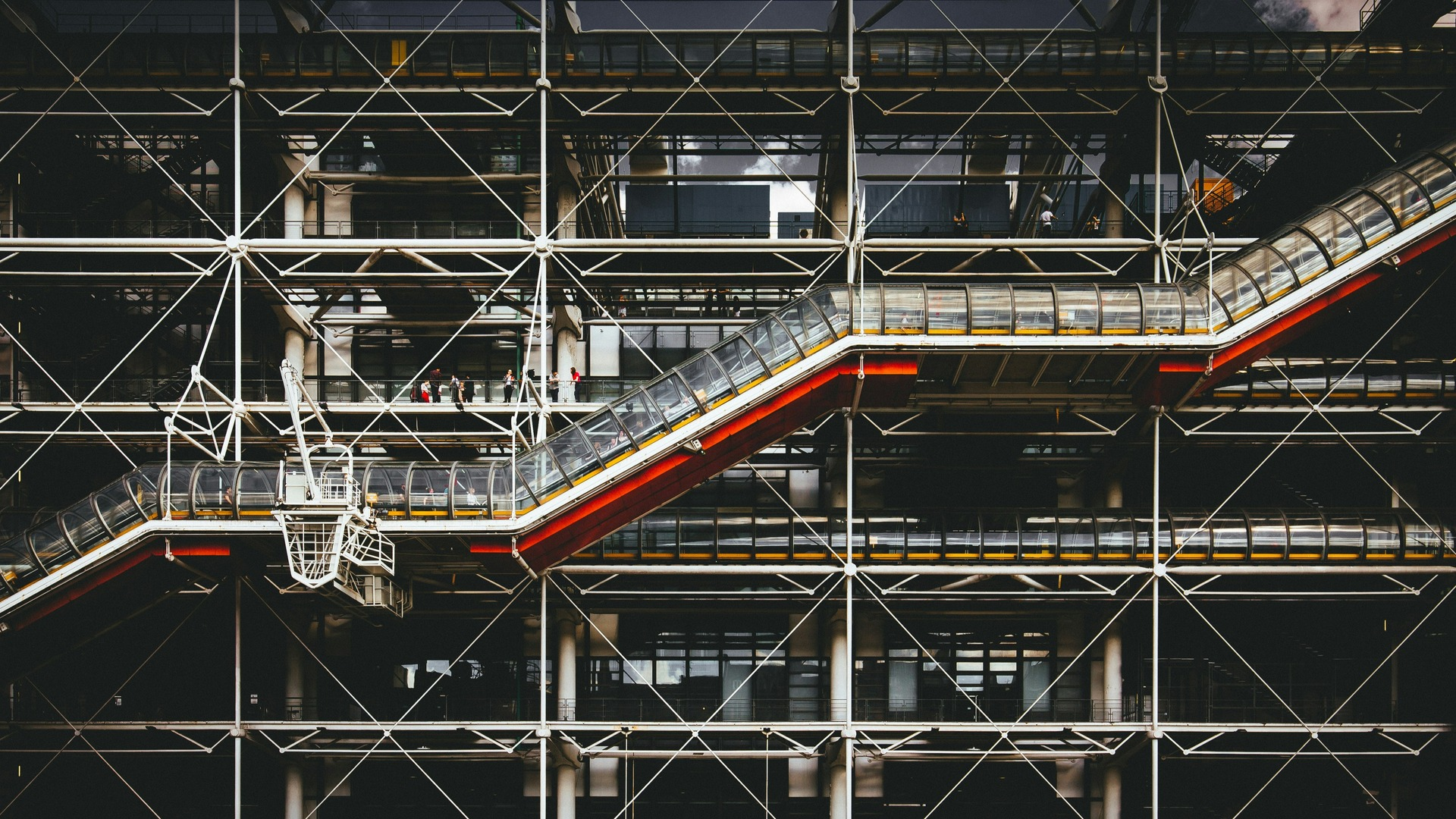 Escaleras mecánicas exteriores del Centro Pompidou, París