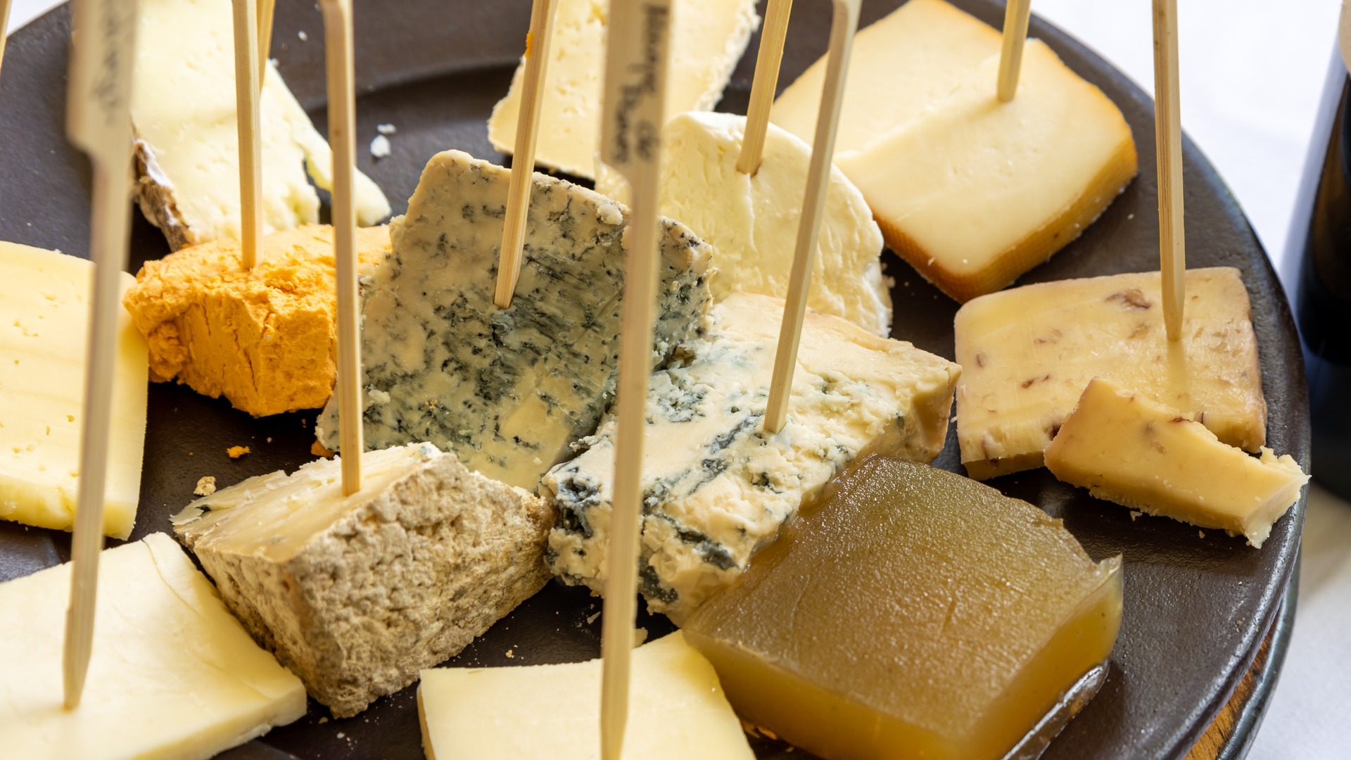 Selección de quesos asturianos en el tour gastronómico por Gijón