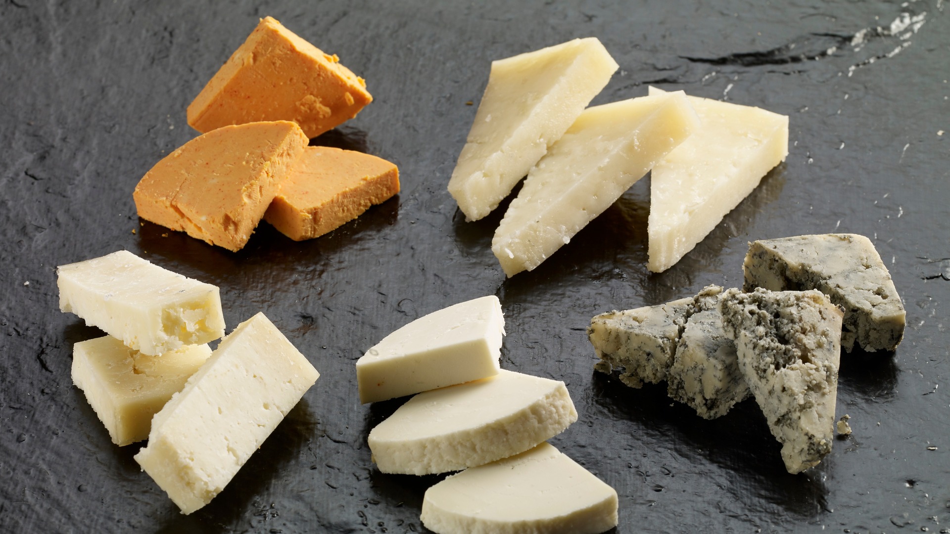 Selección de quesos en tour gastronómico de sidra y quesos en Gijón