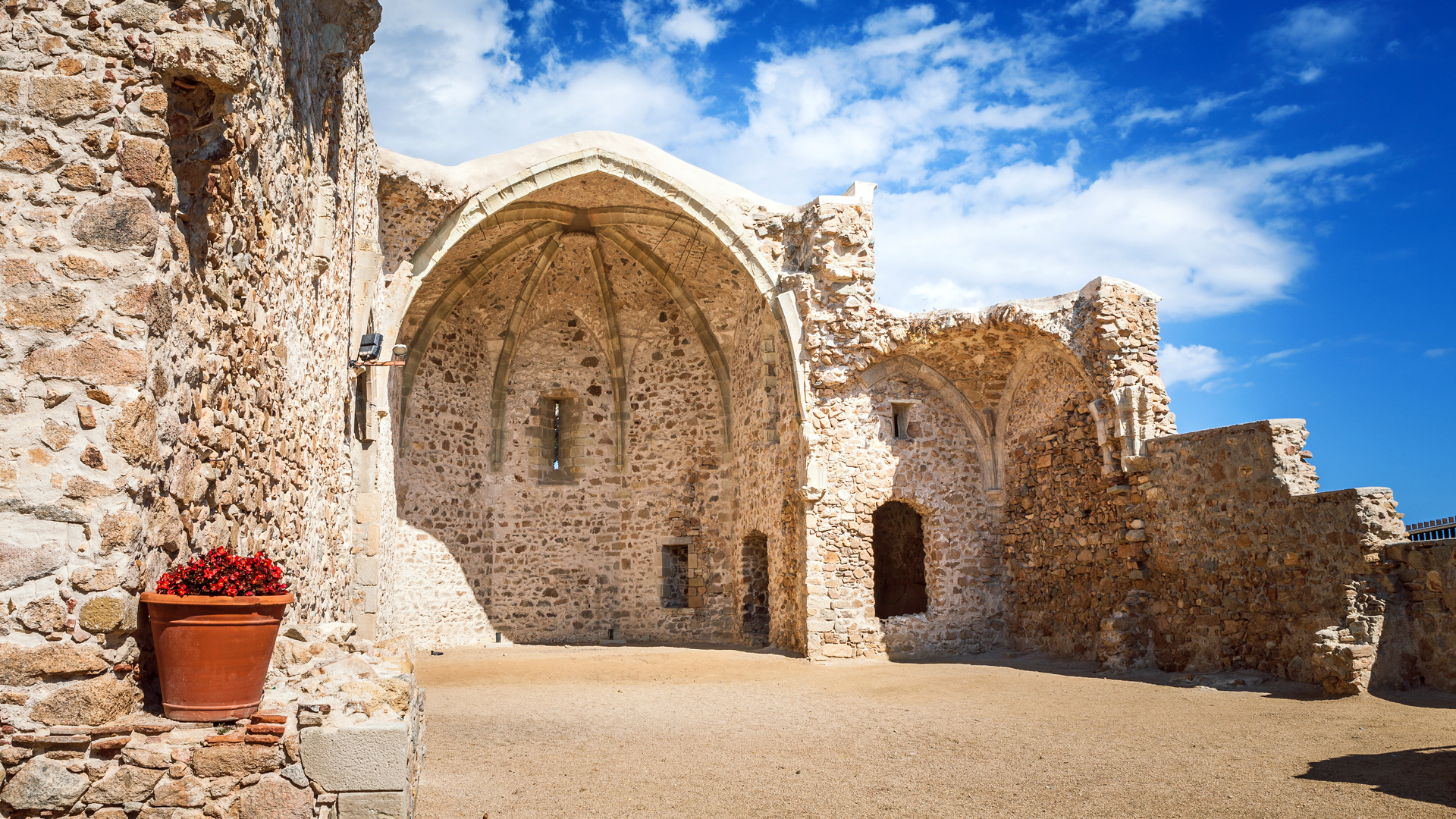 Ruinas de la Iglesia de Sant Vicenç en la Vila Vella de Tossa de Mar