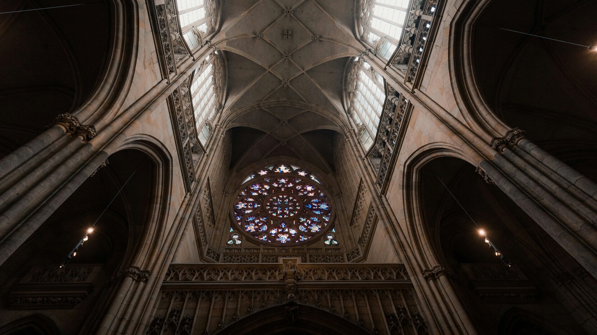 Interior gótico de la catedral del Castillo de Praga, República Checa