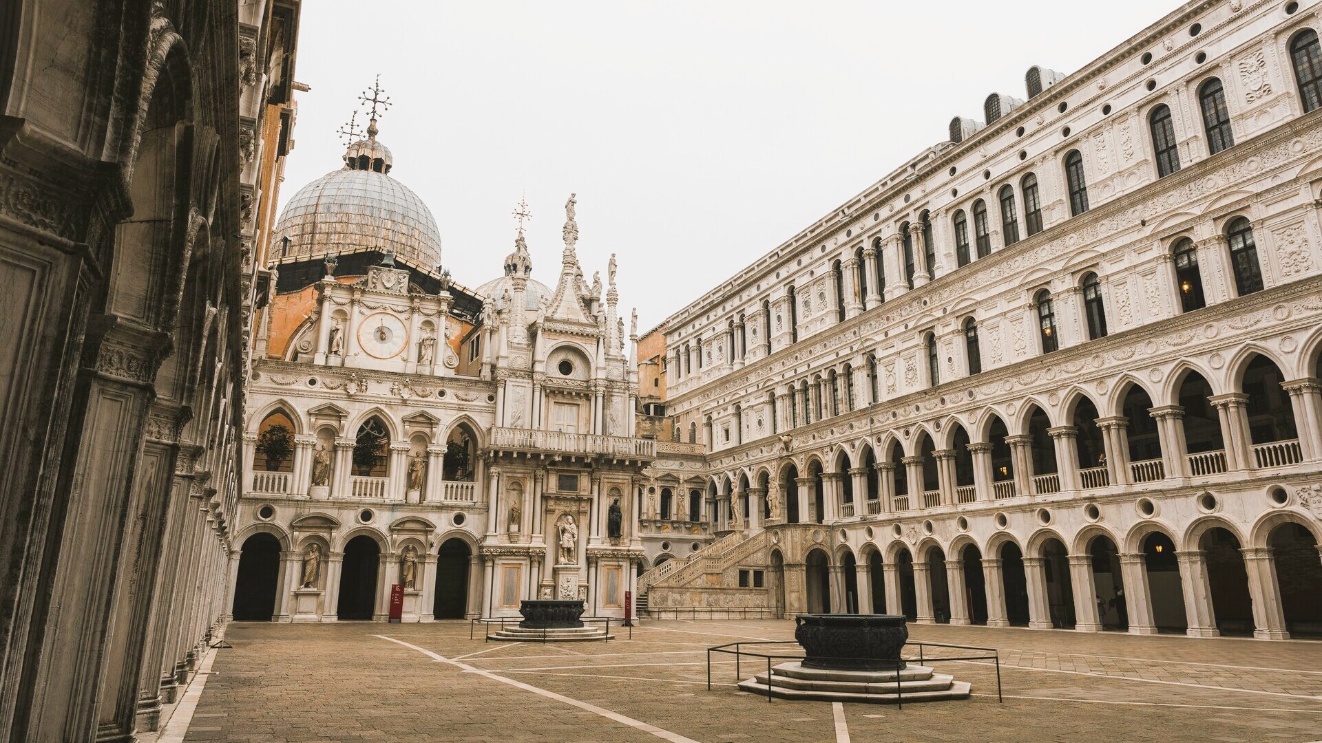 Patio interior del Palacio Ducal en Venecia