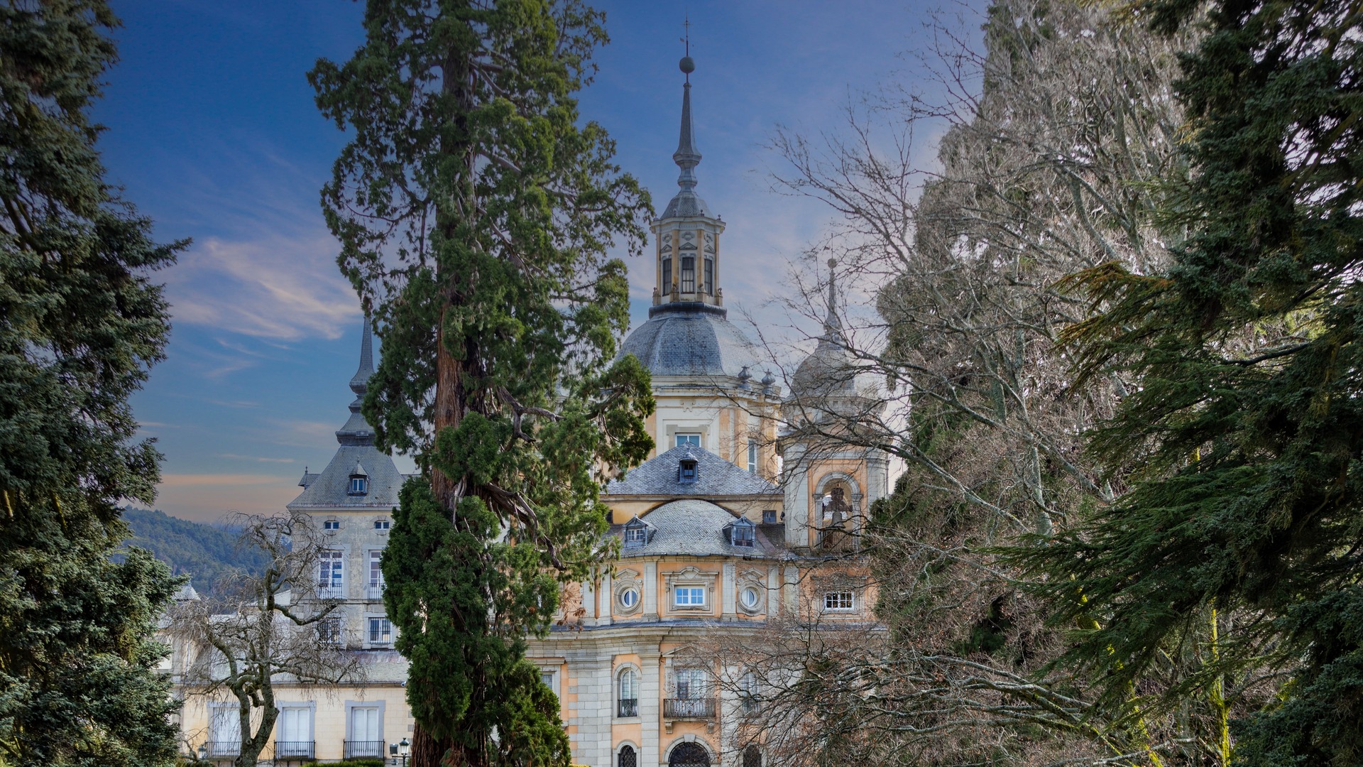 Cúpulas y torres del Palacio de la Granja