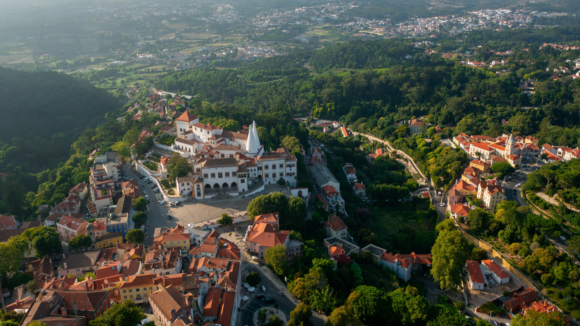 Vista aérea de Sintra con Palacio Nacional, Sintra, Portugal