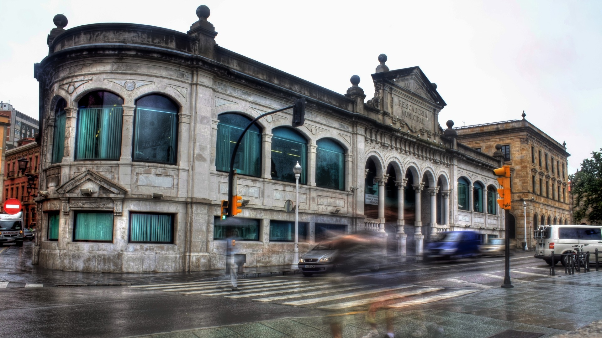 Antigua Pescadería Municipal de Gijón con arquitectura neoclásica