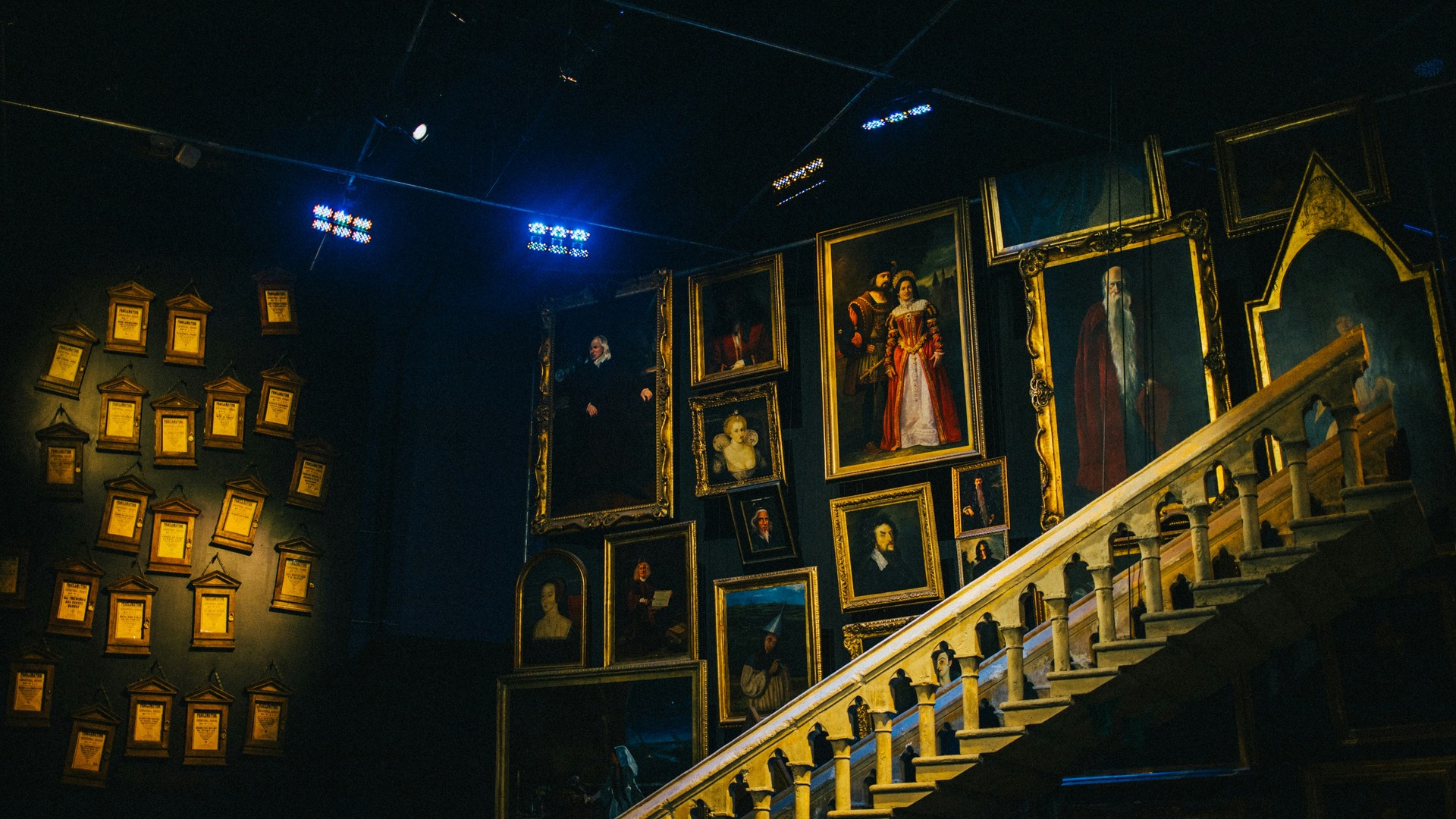 Cuadros mágicos sobre la Gran Escalera en el Warner Bros. Studio Tour, Londres