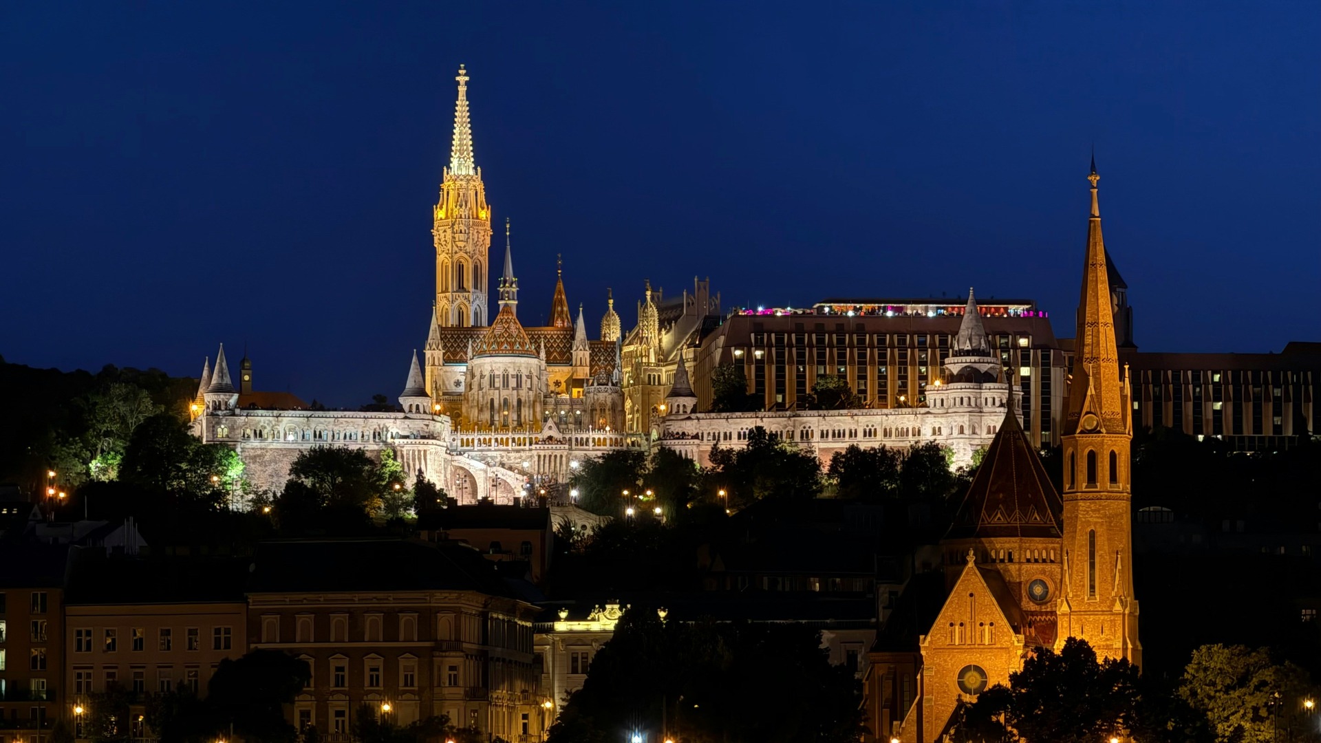 Skyline Budapest Iluminado de noche