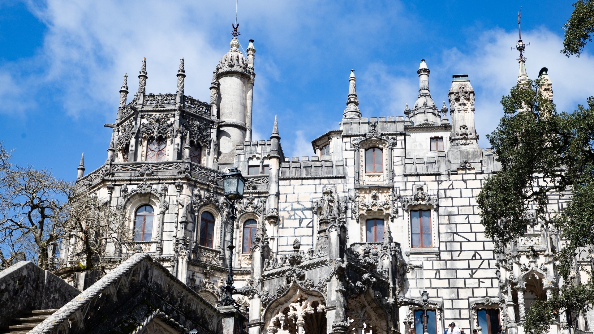 Fachada detallada del palacio de la Quinta da Regaleira.