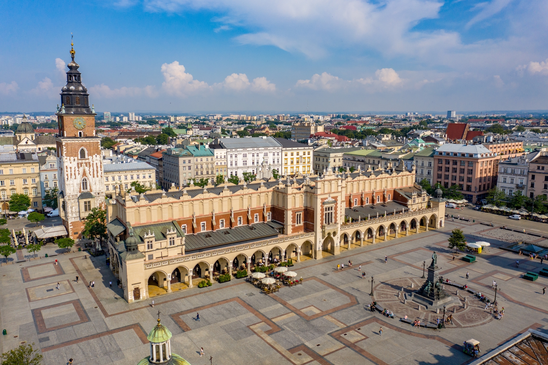 Vista aérea de la Lonja de los Paños en la Plaza del Mercado de Cracovia