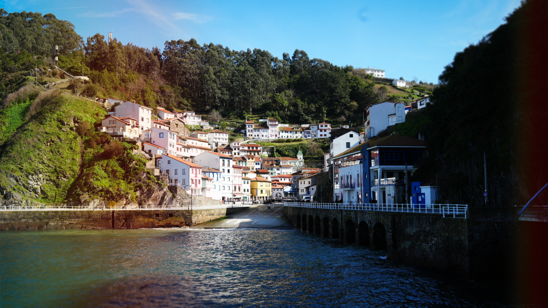 Cudillero frente al mar Cantábrico