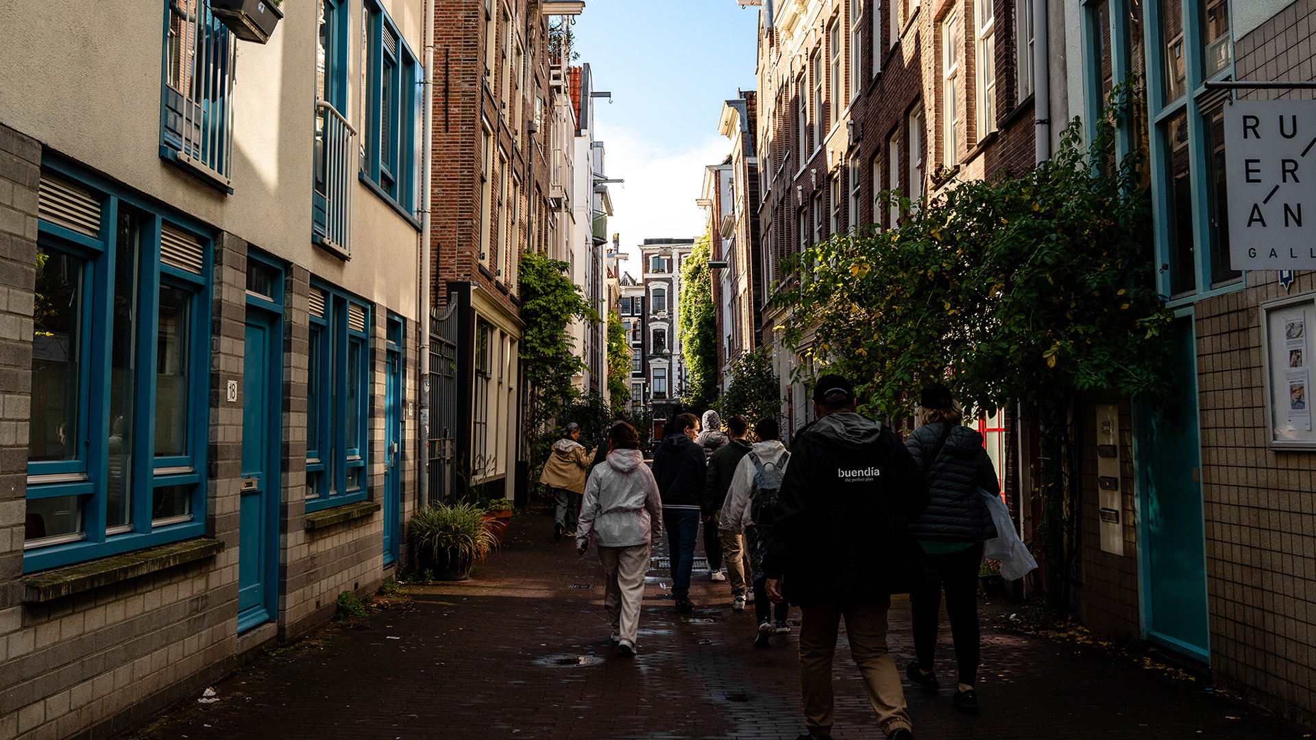 Turistas con guía de Buendía caminando por Ámsterdam