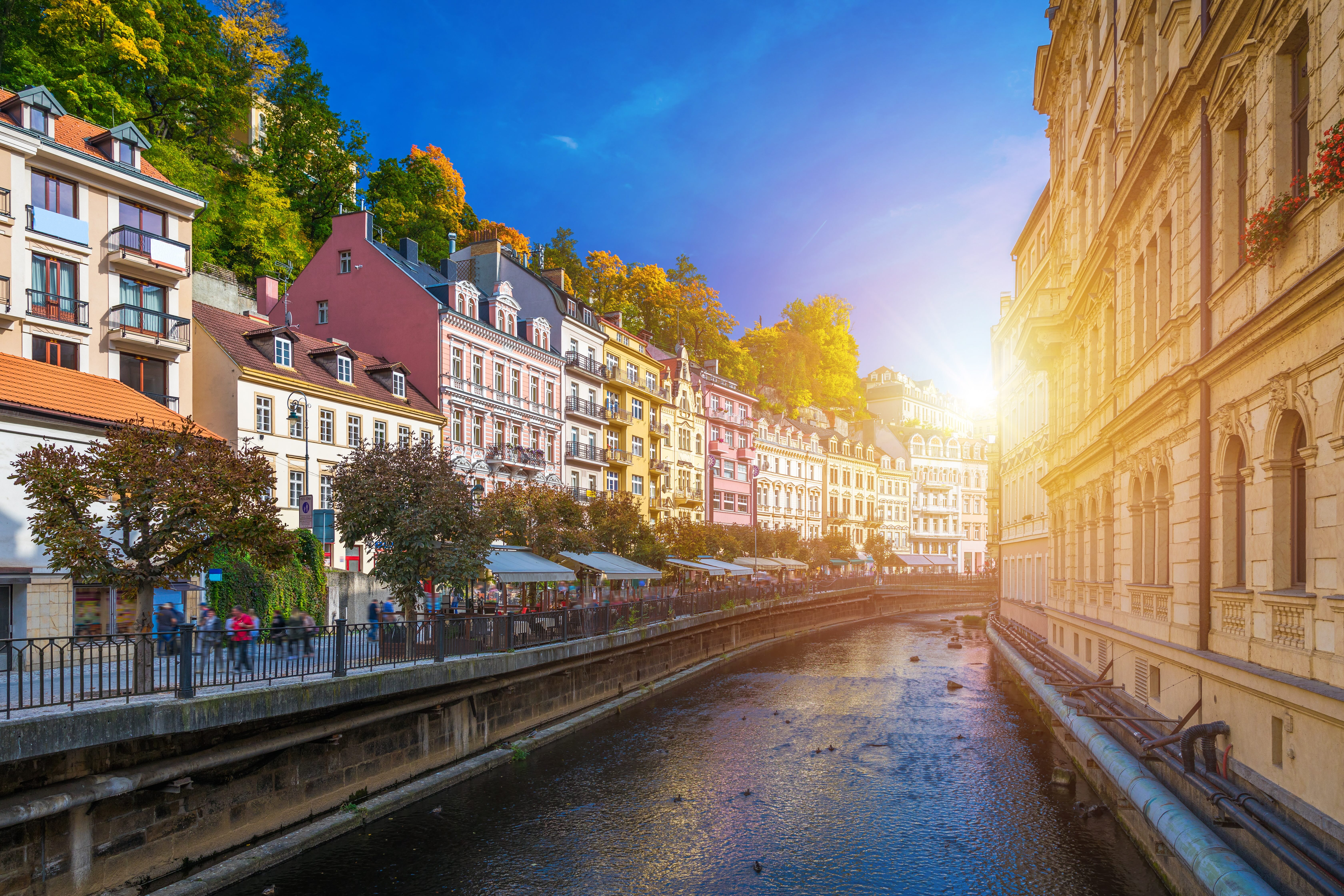 atardecer fachadas karlovy vary