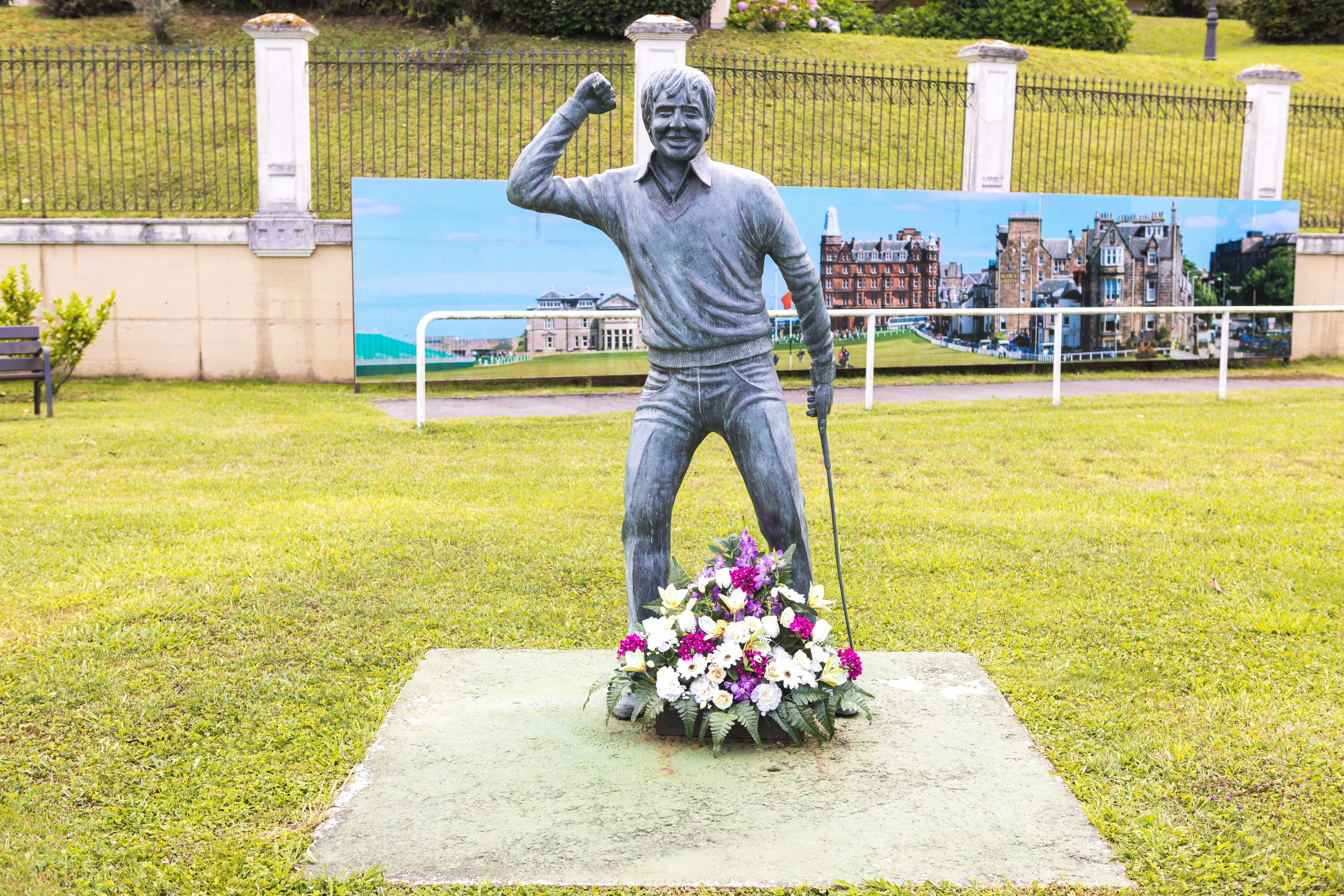 Estatua de Seve ballesteros en pedreña