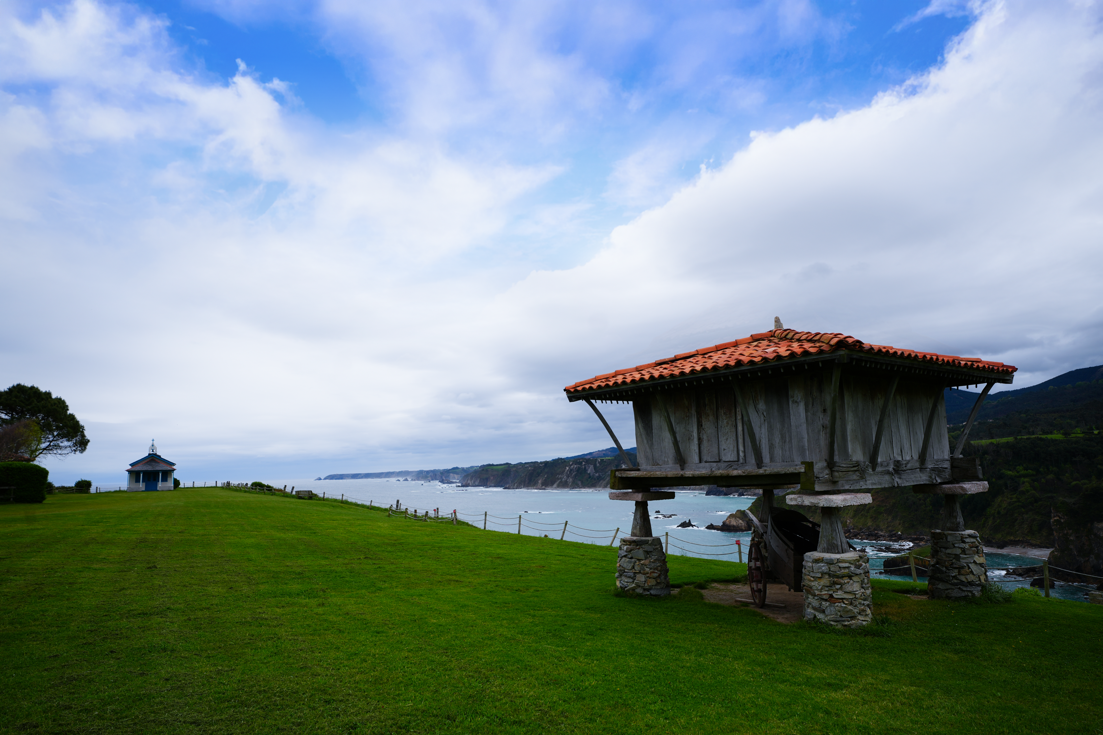 horreo y ermita la regalina
