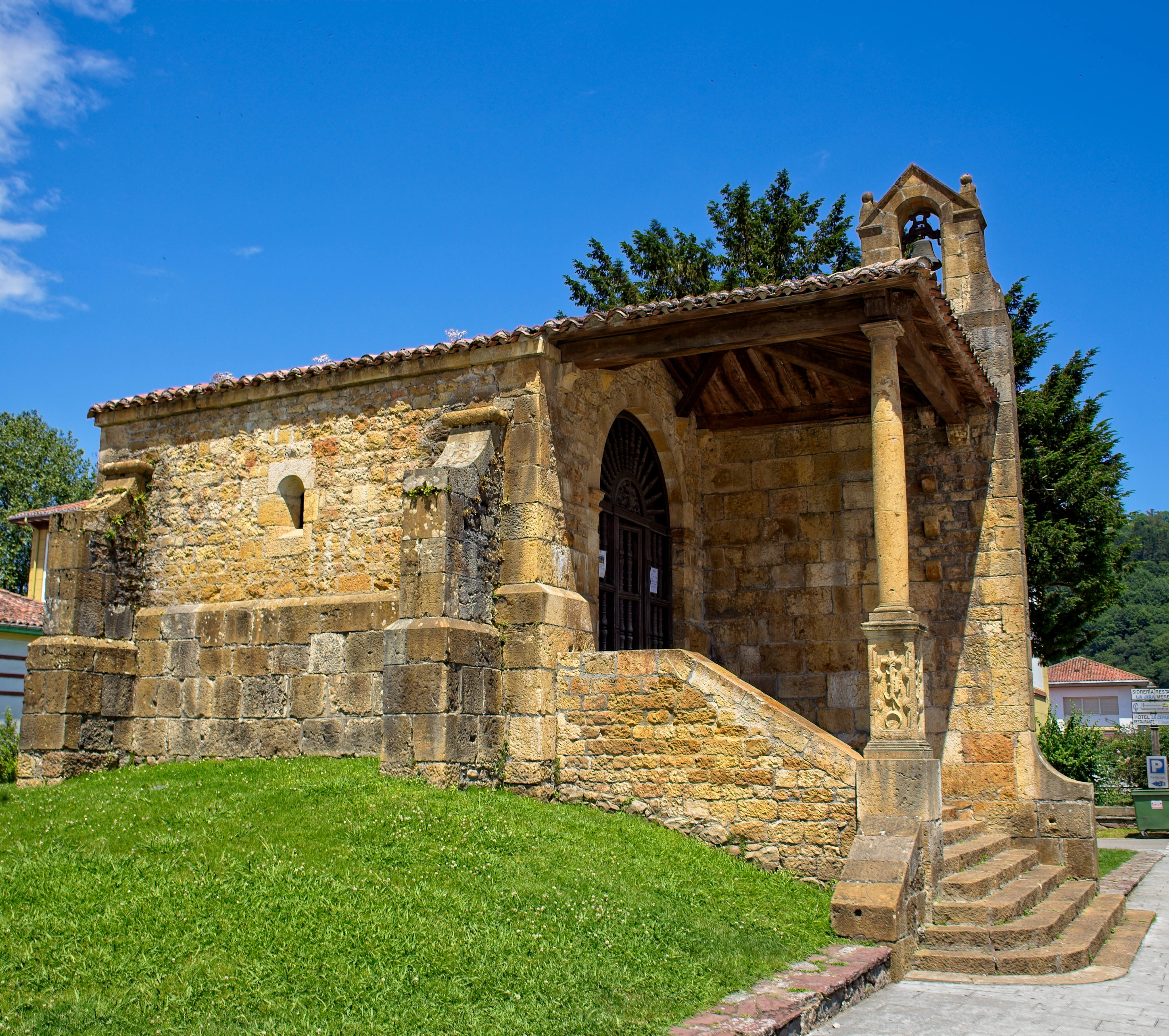 capilla santa cruz cangas de onís