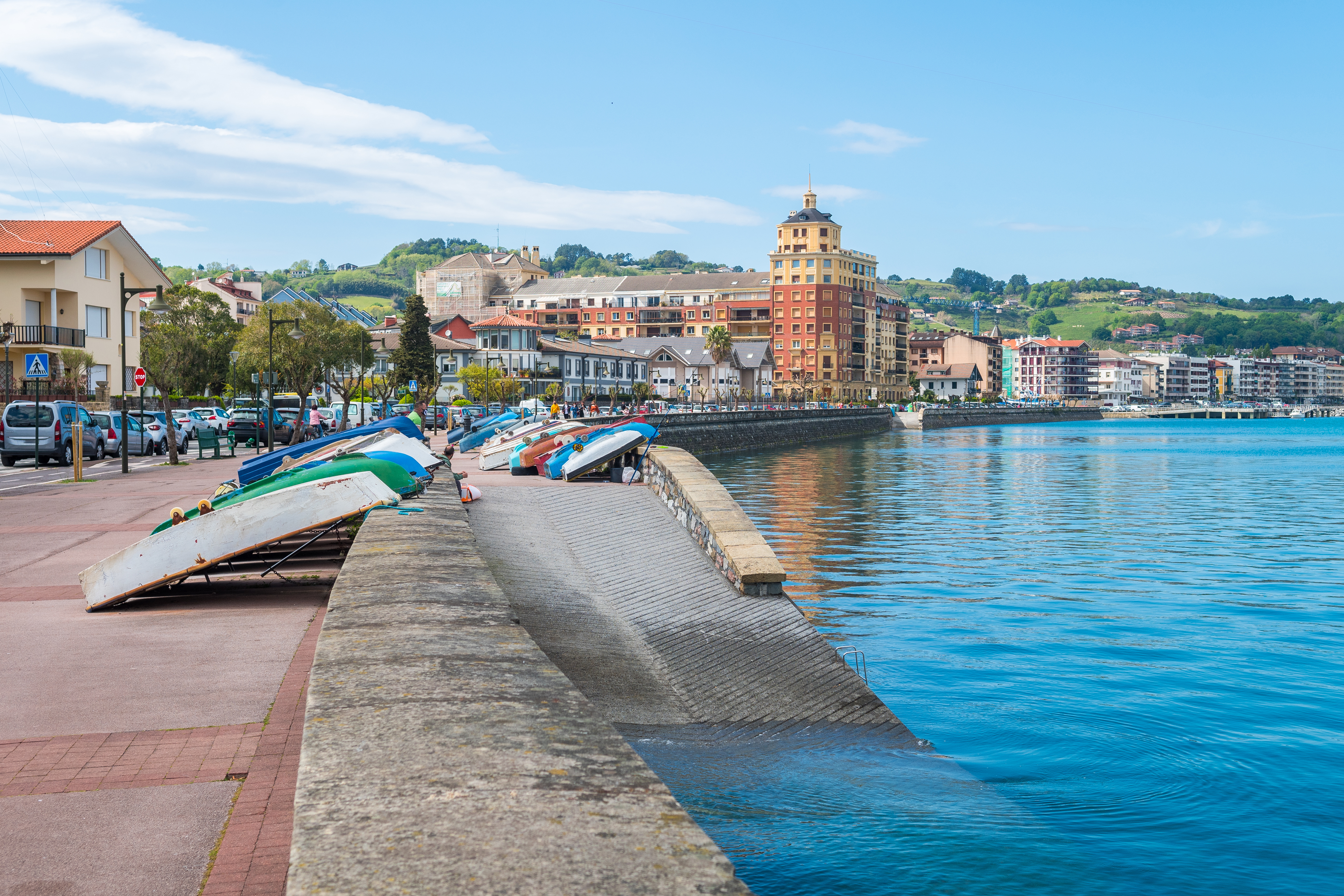 hondarribia paseo junto a ría