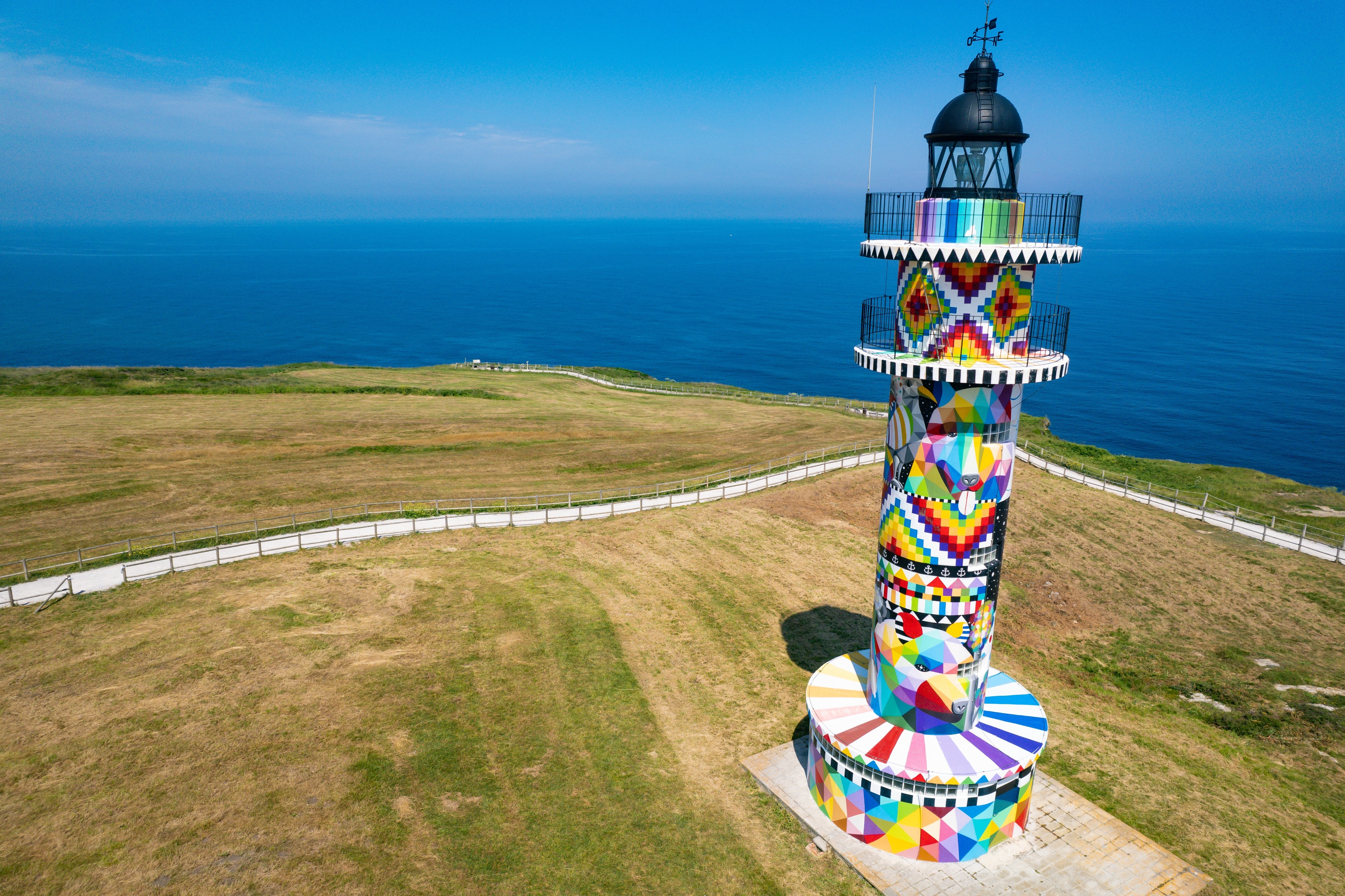 Intervención de Okuda en el Faro de Ajo