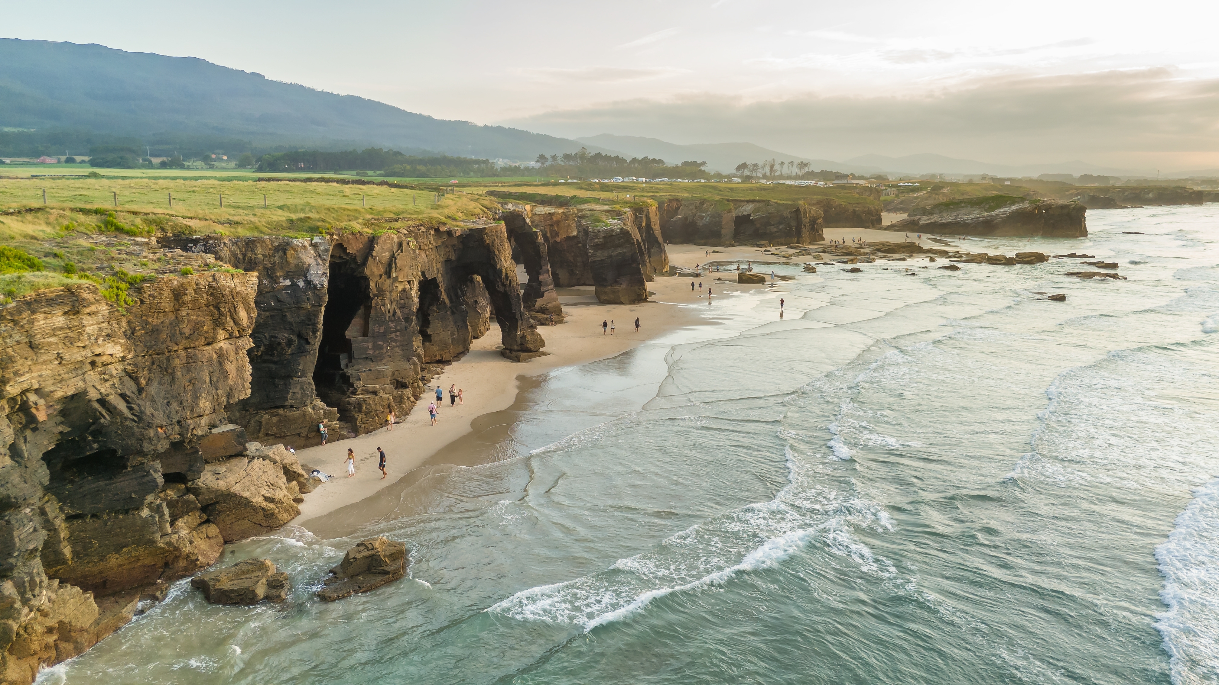 playa de as catedrais aérea