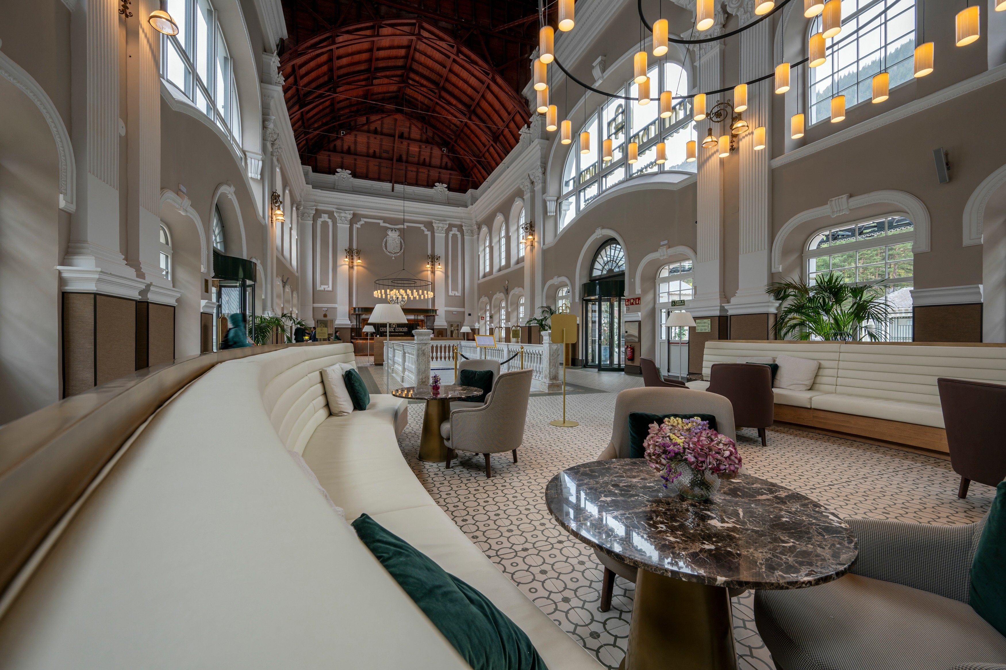 Interior estacion hotel canfranc