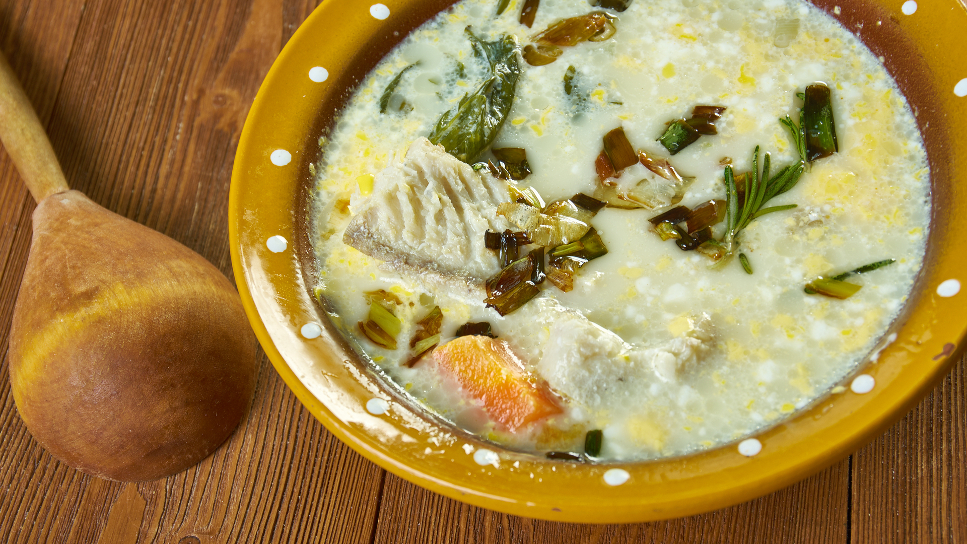 Waterzooi de pescado plato típico de Bruselas.