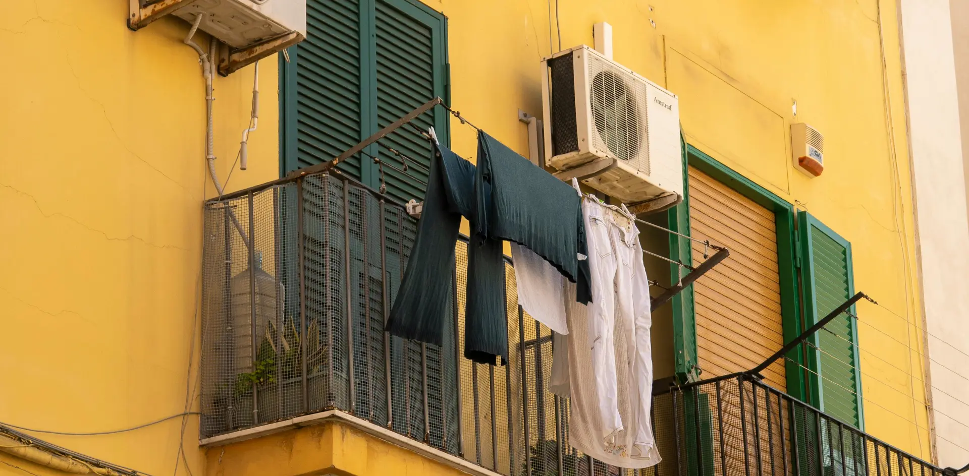 Imagen de unos balcones de Nápoles