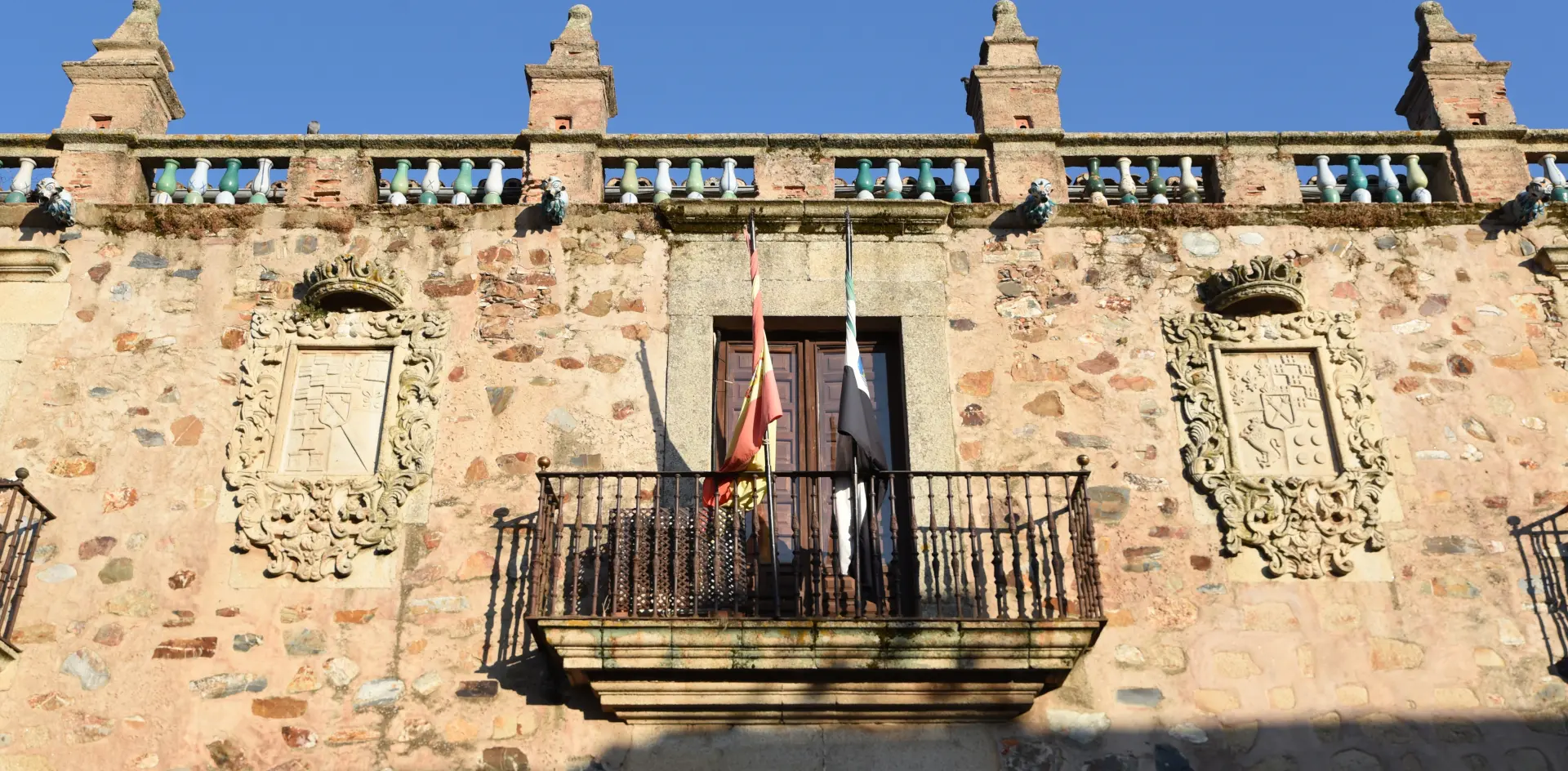 Exterior palacio veletas Cáceres