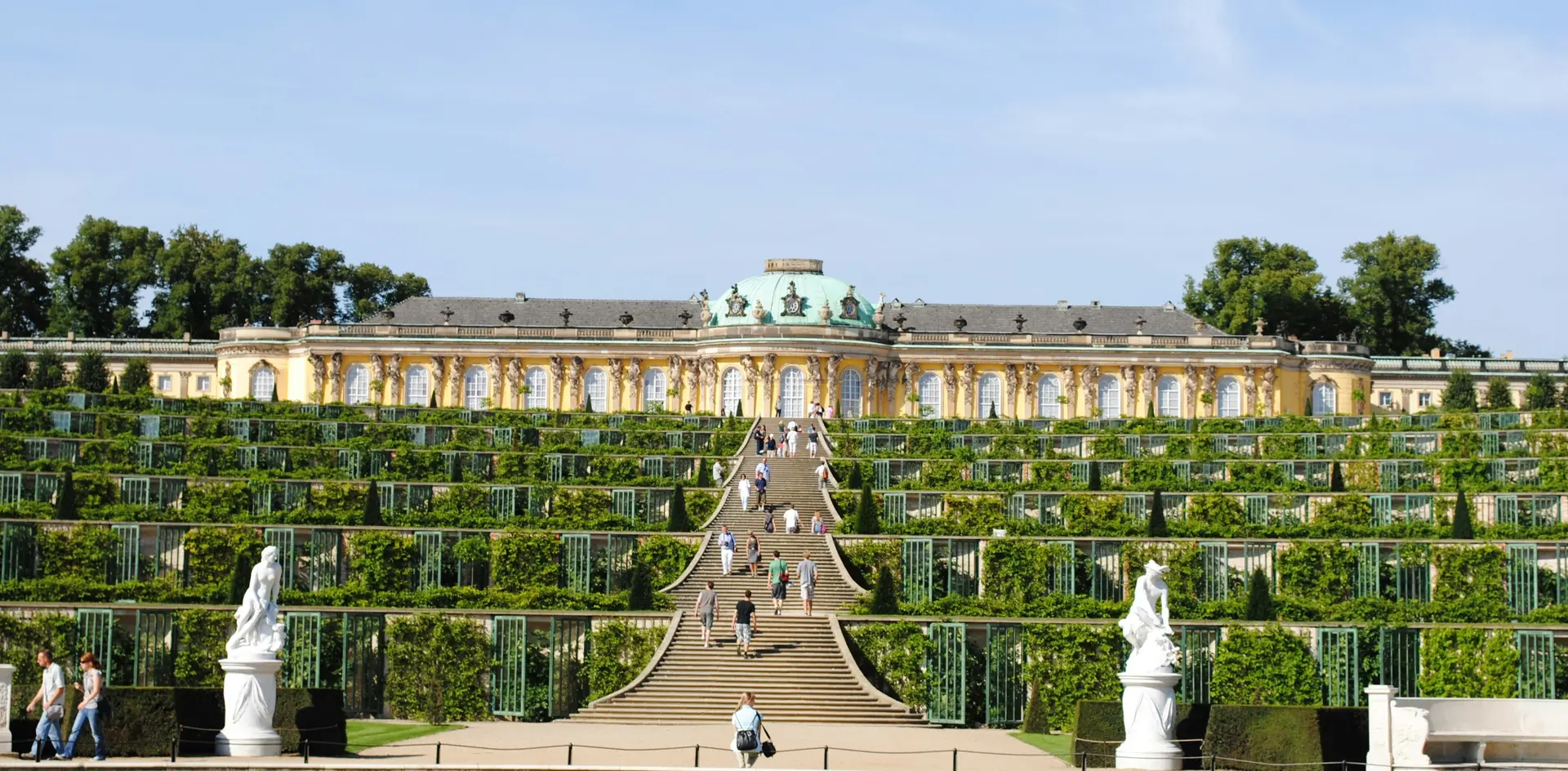 Palacio de Sanssouci con sus viñedos en terrazas y escalinatas, Potsdam.