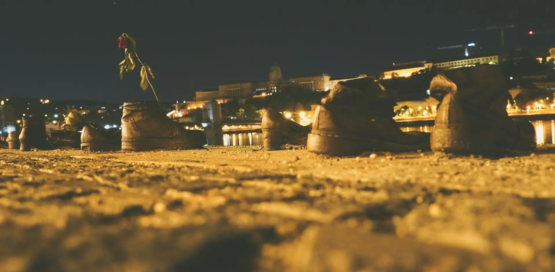 Memorial Zapatos en la orilla, junto al Danubio
