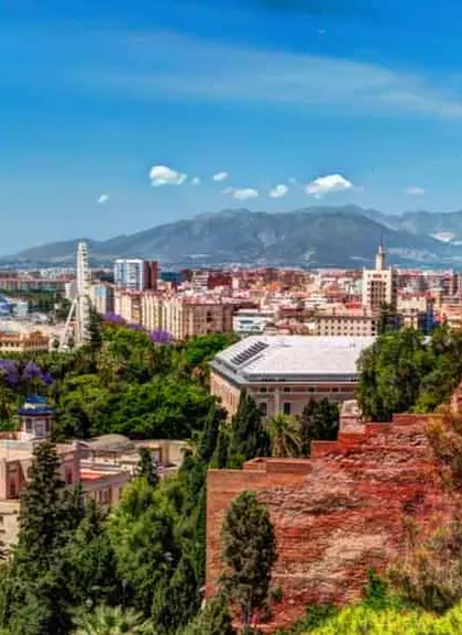 Panormaica de la ciudad de Málaga en un día soleado- Visita Guiada Málaga al completo  - Buendía 