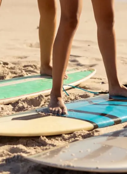Clases de Surf para Adultos y Clases de Surf para niños en Llanes Asturias--Actividades y excursiones en Llanes Buendía Tours 