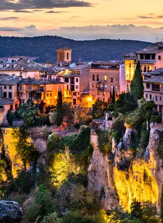 Casco antiguo de la ciudad de Cuenca al atardecer - Visita Guiada Cuenca nocturna - Buendía Castilla la Mancha