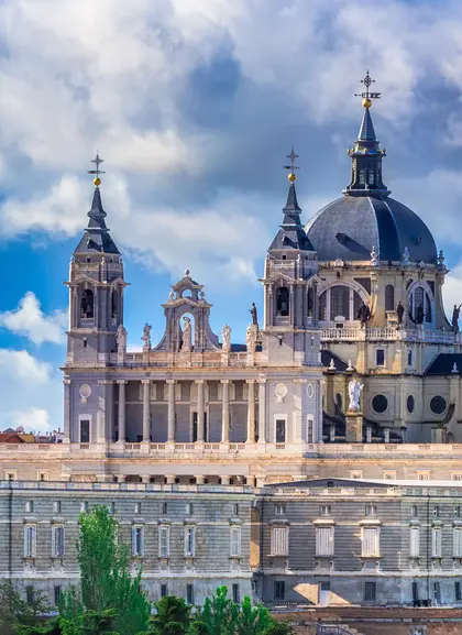 Catedral de la Almudena y Palacio Real de Madrid - Tour por el Palacio Real y la Catedral de la Almudena - Visitas Guiadas y Excursiones en Madrid - Buendía