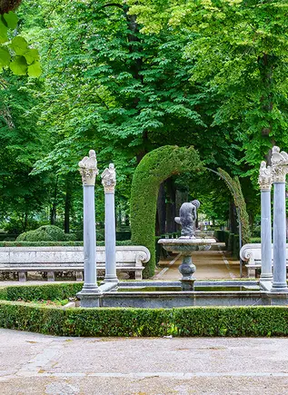 Fuentes y estatuas en los jardines del Palacio Real de Aranjuez - Visita Guiada Aranjuez - Actividades y Excursiones Buendía Comunidad de Madrid
