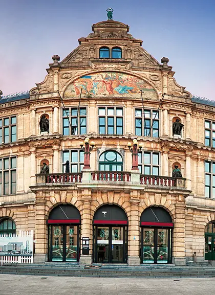 Plaza Sint Baafsplein en Gante - Free Tour Gante Esencial - Actividades y Excursiones en Gante - Buendía 