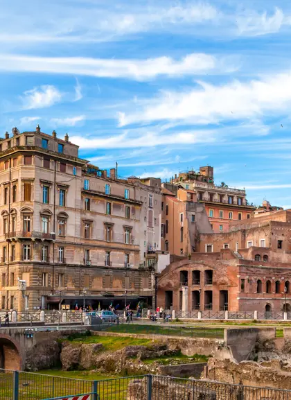 Descubre los imponentes monumentos del Imperio Romano. Vista panorámica de los Foros Imperiales en Roma  - Free tour Roma imperial - Actividades y excursiones Buendía Italia
