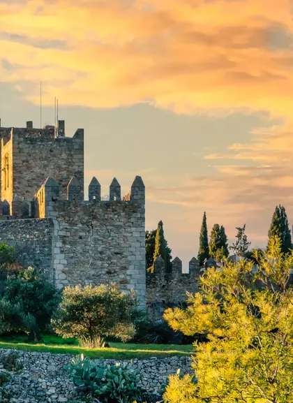 Tour a pie por Trujillo al atardecer