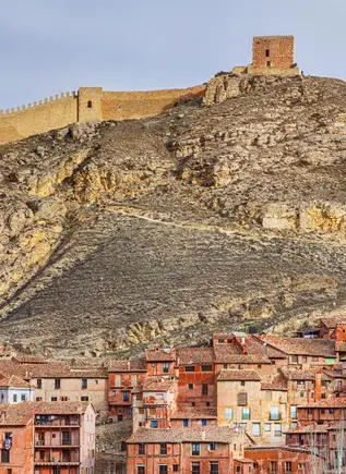 Pueblo medieval de Albarracín y sus murallas en provincia de Teruel - Free Tour Albarracín Imprescindible - Visitas guiadas y Excursiones Buendía Aragón 