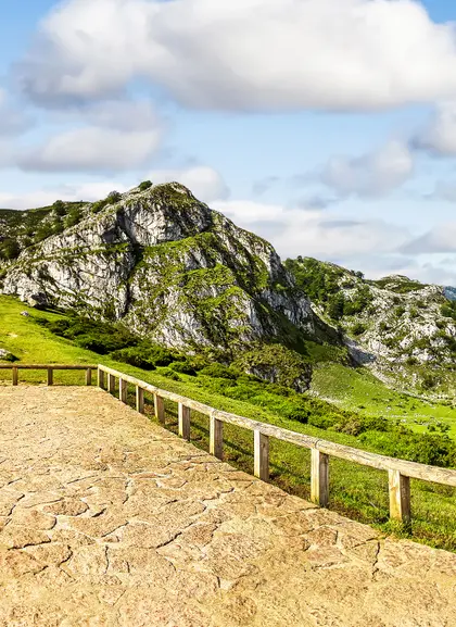 Lagos de Covadonga, Enol y Ercina - Tour Privado a los Lagos de Covadonga la Costa de Llanes - Visitas guiadas y Excursiones Buendía Tours Asturias