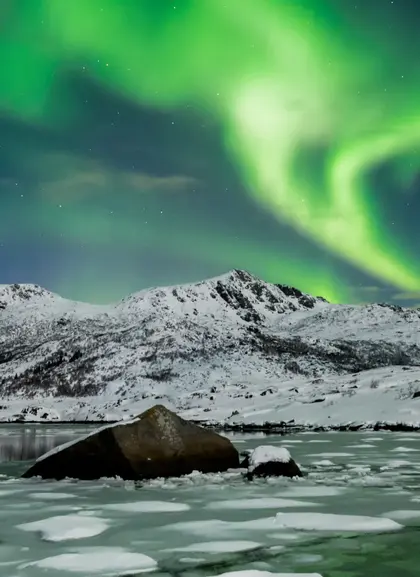 Flotación en un Lago Helado bajo las Auroras Boreales - Excursiones y Visitas guiadas en español Buendía Laponia, Finlandia