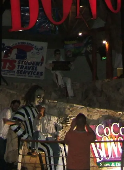 Noche en la discoteca Coco Bongo