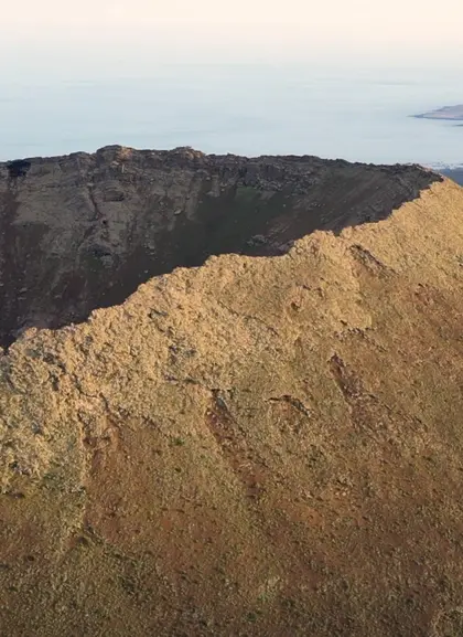 Senderismo al Volcán de la Corona y los Acantilados de Famara