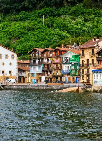 Tour a pie por Pasaia y paseo en lancha