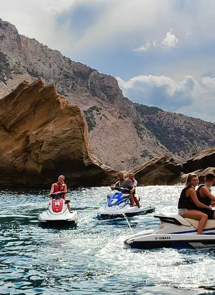 Excursión en moto de agua a Atlantis desde Sant Antonio, en Ibiza.