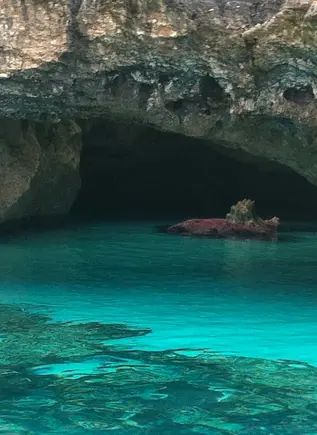Excursión de snorkel por calas y cuevas en Formentera