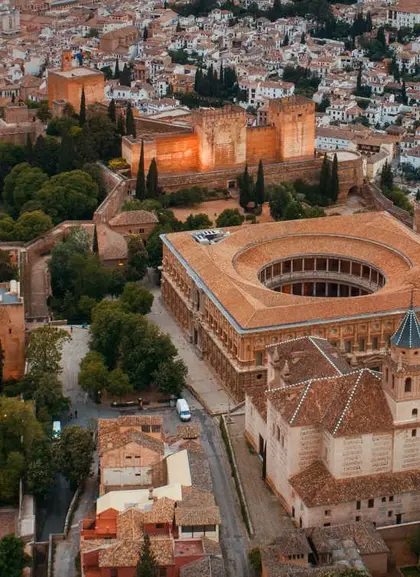 Visita con audioguía por la Alhambra con entrada y tarjeta City Pass