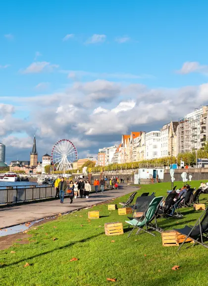 Paseo del Rin, el río que atraviesa la ciudad de Düsseldorf.