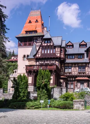 Arquitectura de estilo bávaro en el Castillo de Pelesor,parte del Castillo de Peles.